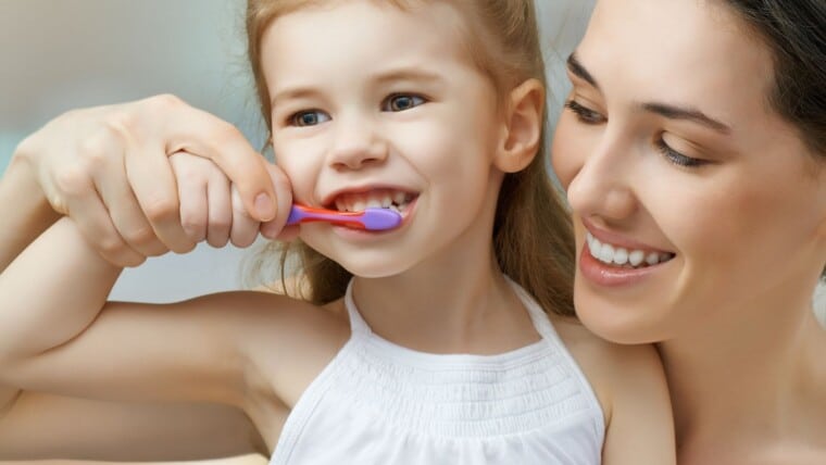 Çocuklarda Diş Temizliği Nedir? Nasıl Yapılır?